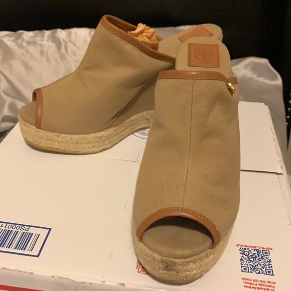 Fall in love with these Tory Burch canvas wedges!! - Picture 6 of 7
